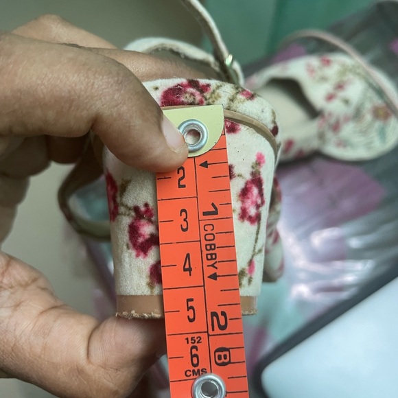 Metro cream flower pattern shoes - Picture 6 of 7